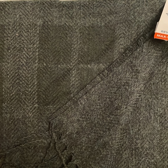 NWT Dockers Reversible scarf - Picture 5 of 5